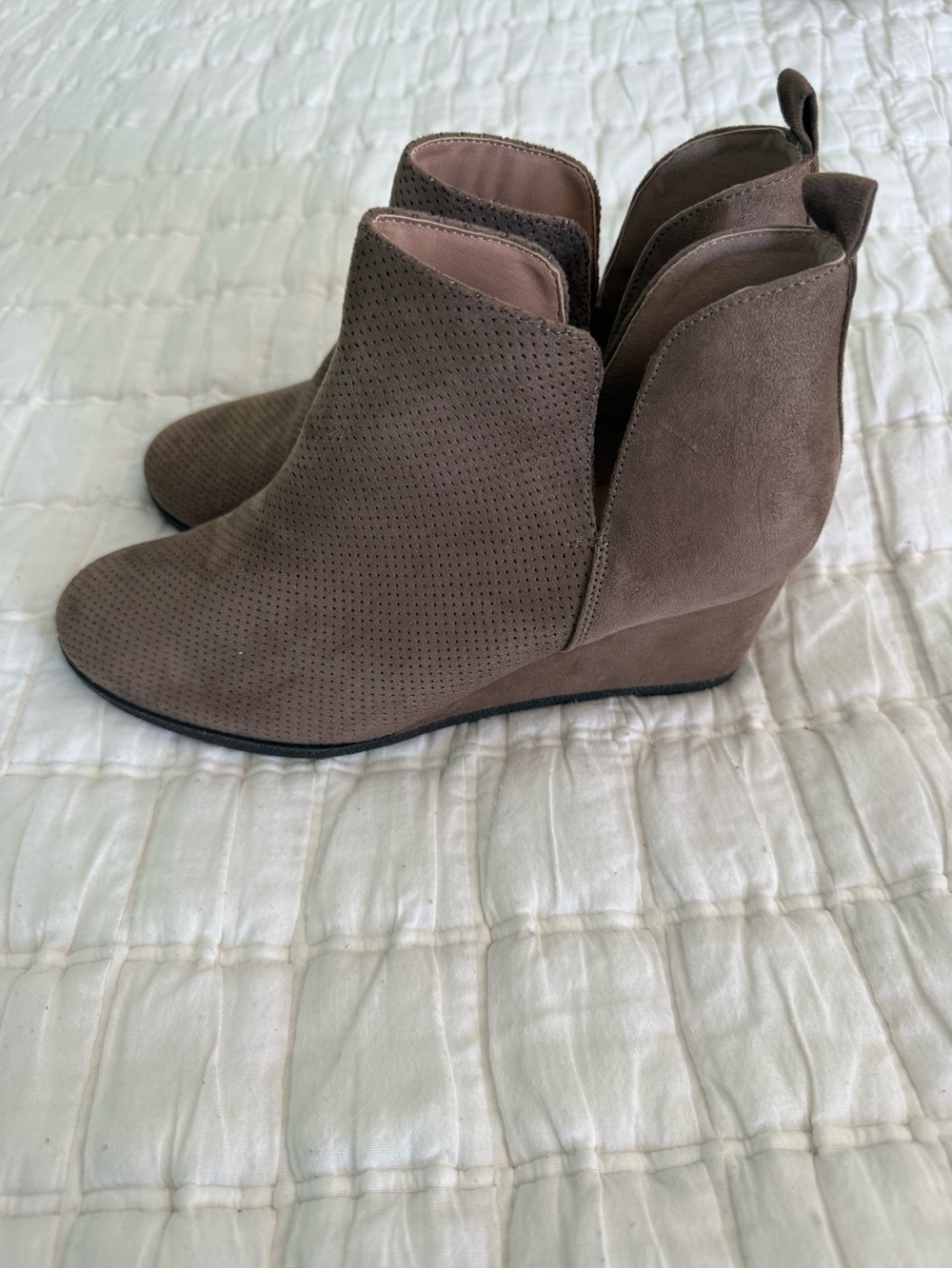 Journee Collection Mylee Taupe Perforated Wedge Booties Size 7½